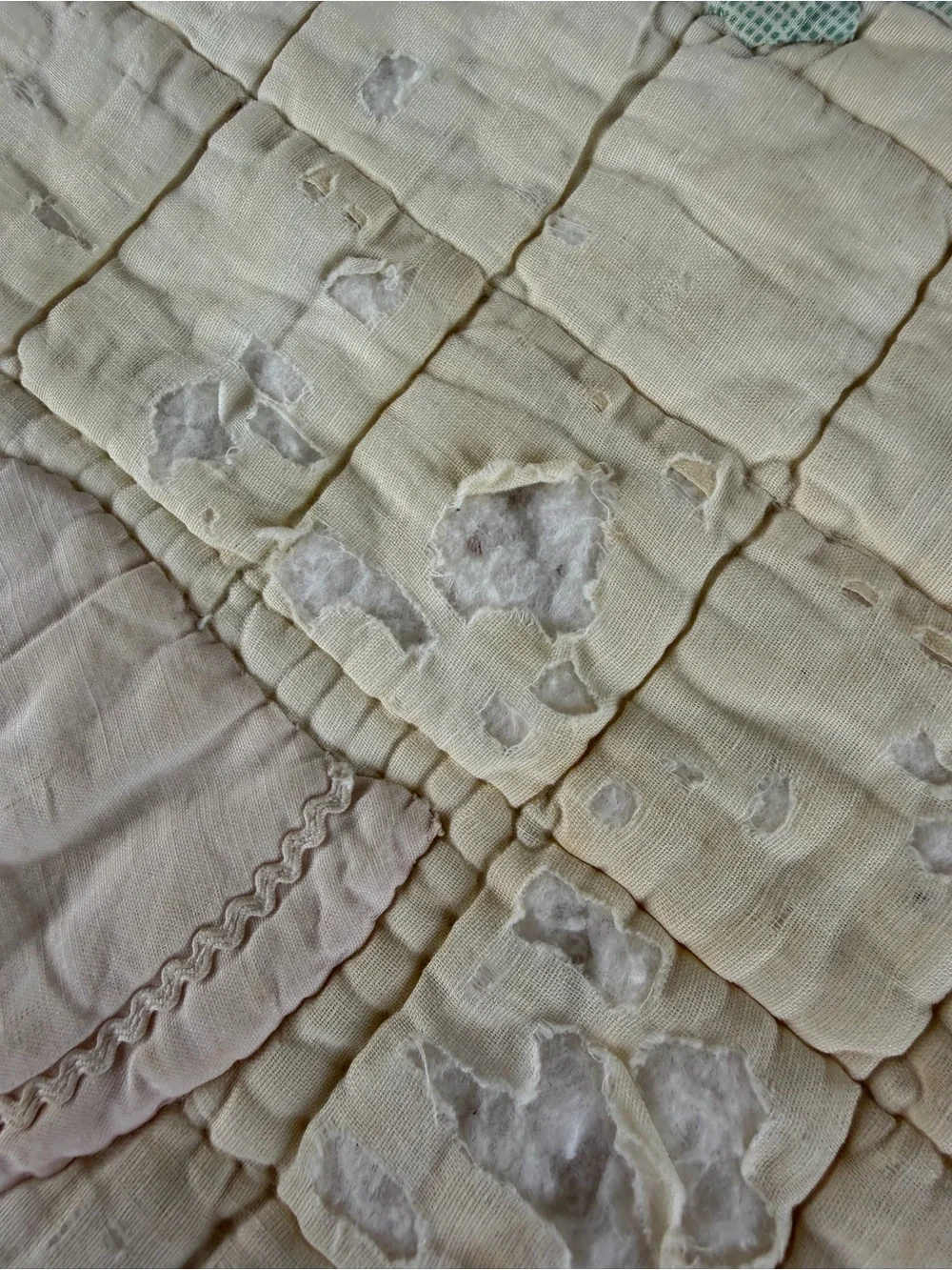 VTG Sunbonnet Sue Baby Lap Quilt Hand Sewn Purple Pastel 35x53 Damaged Cutter